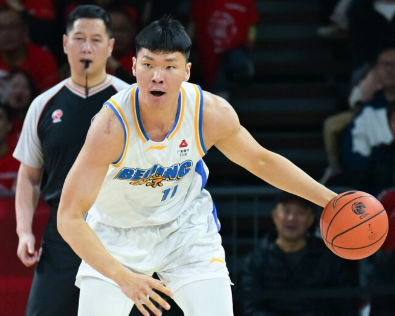 九游官网-顶薪中锋出场时间最少，正负值却最低！球迷：拿600万表演大喘气