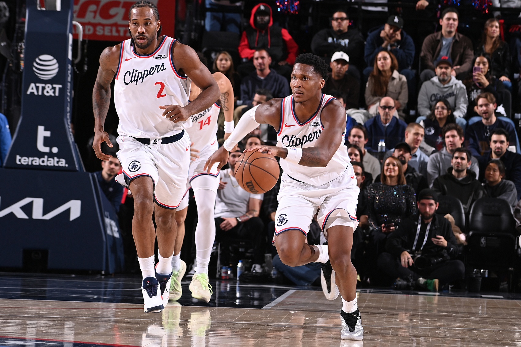 九游娱乐-即将追上勇士？ESPN明日胜率预测：快船高达79.4% 步行者20.6%